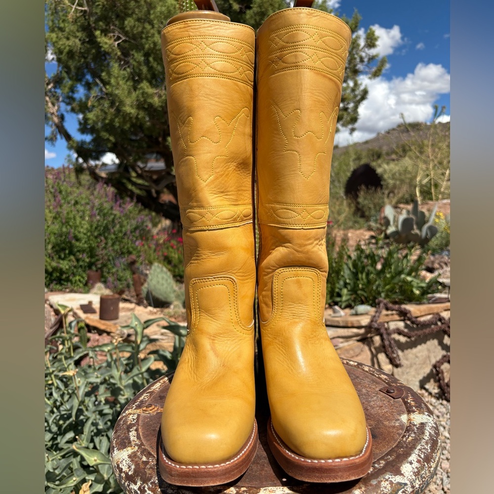 FRYE πΊπΈ Campus Longhorn Stitch Boots In Banana - Picture 2 of 16